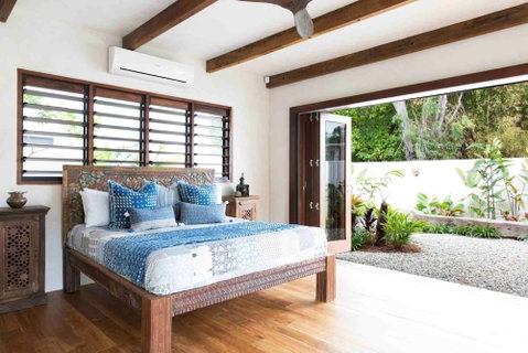 Spice At Oak Absolute Oceanfront House - Accommodation QLD 6