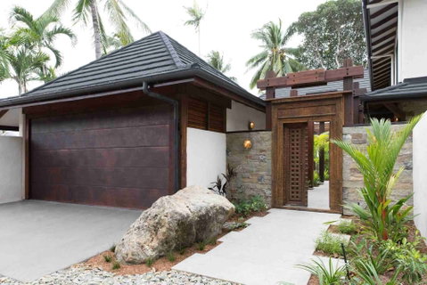 Spice At Oak Absolute Oceanfront House - Accommodation QLD 2