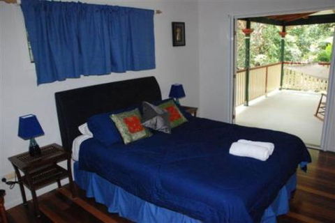 Appian Beach House - Accommodation QLD 5