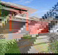 Adelong - Accommodation QLD
