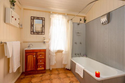 Dillons Cottage - Accommodation QLD 2