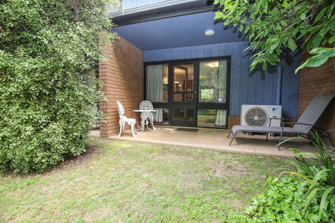 Cedar Holiday Units Apartment 2 - Accommodation QLD 2