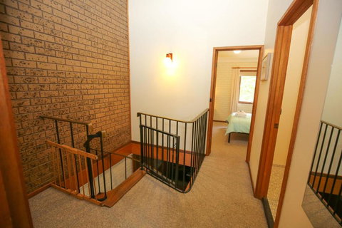 Cedar Holiday Units Apartment 2 - Accommodation QLD 5