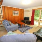 Cedar Holiday Units Apartment 2 - Accommodation QLD 0