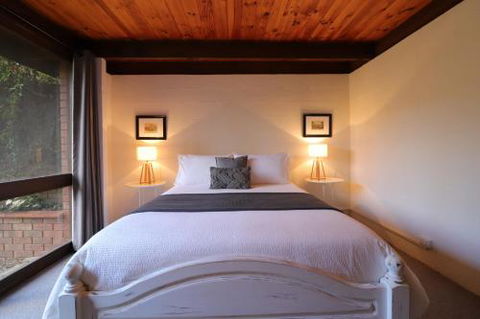 Farrington House On The Banks Of The Ovens River - Accommodation QLD 5