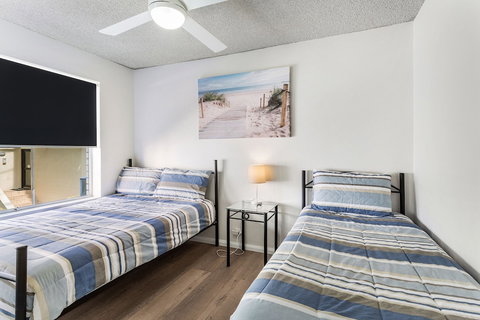 Laman Lodge Unit 2 15 Laman Street - Accommodation QLD 2