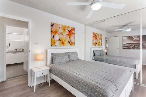 Laman Lodge Unit 2 15 Laman Street - Accommodation QLD 4