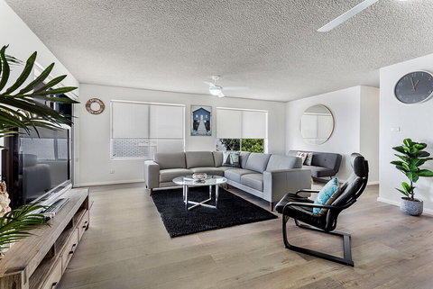 Laman Lodge Unit 2 15 Laman Street - Accommodation QLD 6