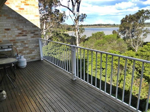 LAKESIDE2 - Accommodation QLD 6