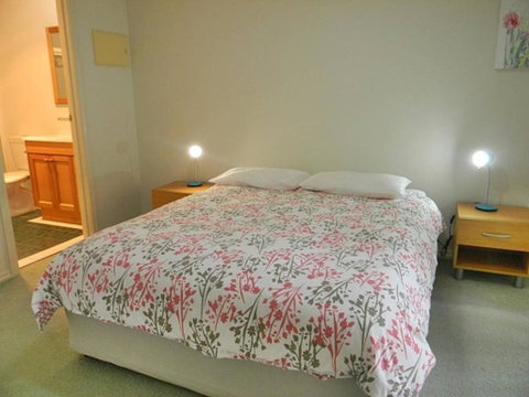 LAKESIDE2 - Accommodation QLD 4