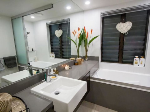 Solitudes At Sea Temple - Accommodation QLD 4