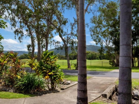 Solitudes At Sea Temple - Accommodation QLD 5