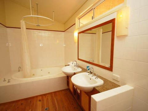 Surya Beachfront Villa No.1 - Accommodation QLD 6