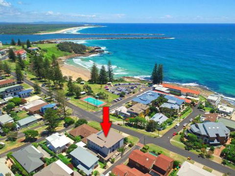 Bimbadeen Unit 3 Across From The Beach Lift In Complex - Accommodation QLD 2