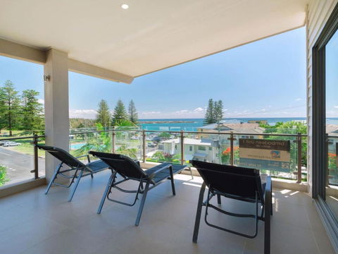 Bimbadeen Penthouse Across The Road From Main Beach! - Accommodation QLD 5