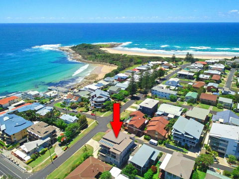 Bimbadeen Penthouse Across The Road From Main Beach! - Accommodation QLD 4