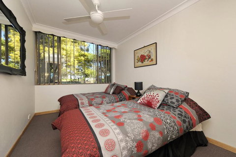 Gorgeous Harbourside! - Accommodation QLD 3