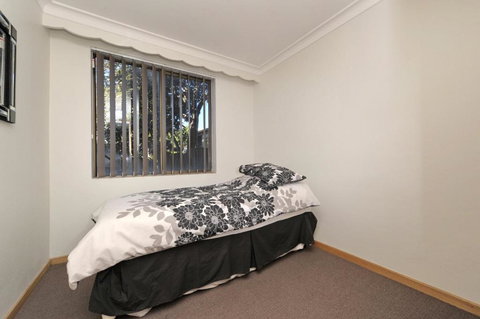 Gorgeous Harbourside! - Accommodation QLD 2