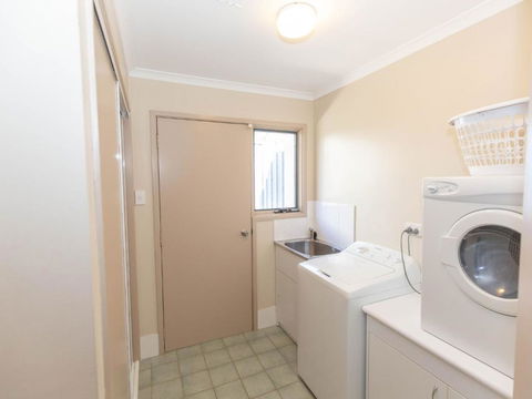 Acacia 5 / 2 Kirwan Close - Accommodation QLD 3