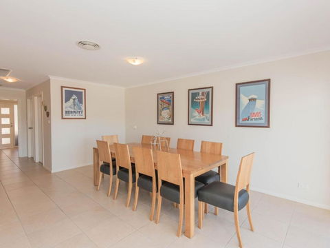 Eclipse 13 / 10 Nettin Circuit - Accommodation QLD 2