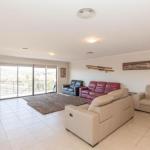 Eclipse 13 / 10 Nettin Circuit - Accommodation QLD 0