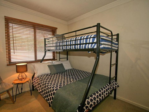Khione 5 / 23 25 Kirwan Close - Accommodation QLD 1