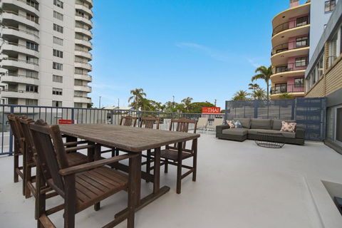 Renovated Moololaba Unit 100m To Beach - Accommodation QLD 3