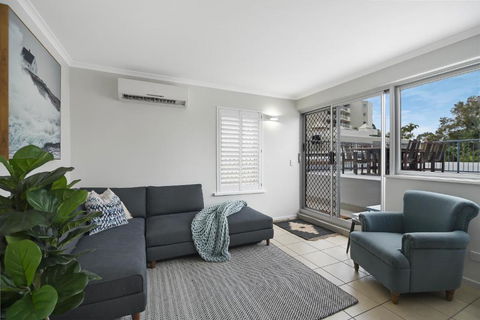 Renovated Moololaba Unit 100m To Beach - Accommodation QLD 1