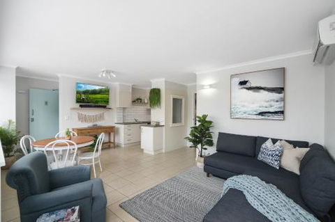 Renovated Moololaba Unit 100m To Beach - Accommodation QLD 4