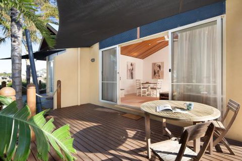 SAILS TWO INVERLOCH - Accommodation QLD 4
