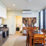 ON TOP Of THE WORLD BEST VIEWS In MELBOURNE !! - Accommodation QLD 0