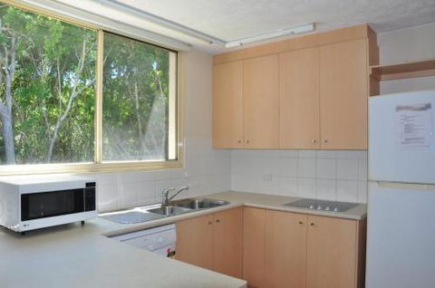 32 / 15 Rainbow Shores Unit Overlooking Bushland With Shared Swimming Pool Spa & Tennis Court - Accommodation QLD 0