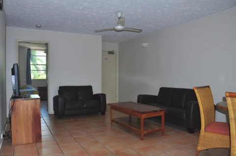 32 / 15 Rainbow Shores Unit Overlooking Bushland With Shared Swimming Pool Spa & Tennis Court - Accommodation QLD 4