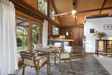 BROWNS COTTAGE - Accommodation QLD 3