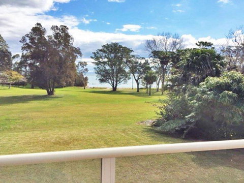 Castaways 36 Cromarty Road Beachfront House - Accommodation QLD 2