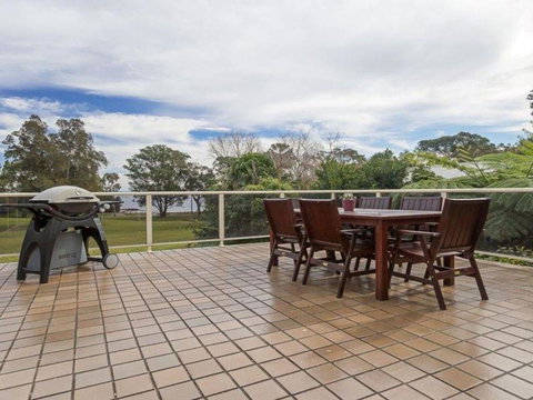 Castaways 36 Cromarty Road Beachfront House - Accommodation QLD 4