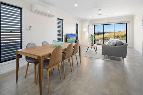 DAYDREAMING Airlie Beach Water Views & Only 200m To Boardwalk. - Accommodation QLD 5