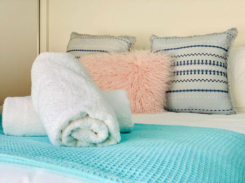DAYDREAMING Airlie Beach Water Views & Only 200m To Boardwalk. - Accommodation QLD 6