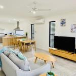 DAYDREAMING Airlie Beach Water Views & Only 200m To Boardwalk. - Accommodation QLD 0