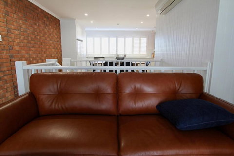 Southern Sands Beachfront Apartments - Accommodation QLD 4