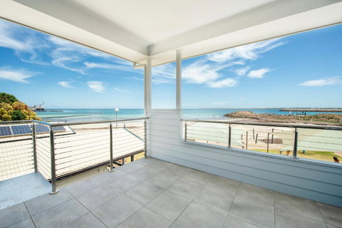 Wallaroo Beachfront Tourist Park - Accommodation QLD 5