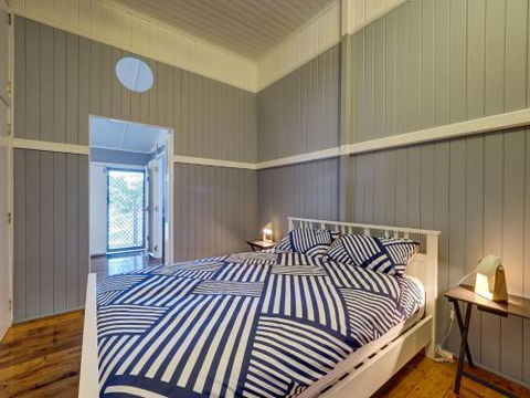 Sublime Beachfront Queenslander On The Esplanade - Accommodation QLD 6