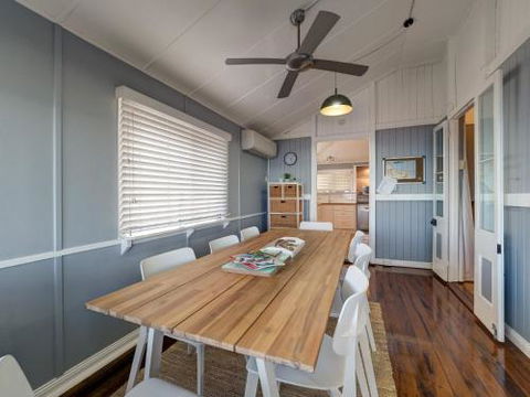 Sublime Beachfront Queenslander On The Esplanade - Accommodation QLD 3
