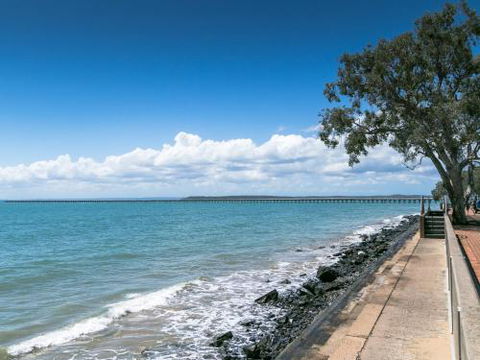 Sublime Beachfront Queenslander On The Esplanade - Accommodation QLD 1