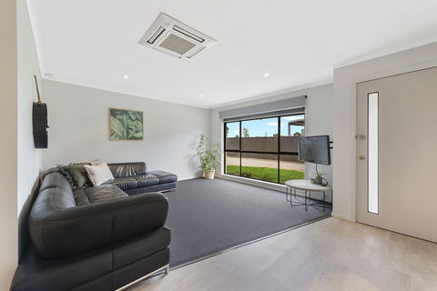 Lake Escape On Pool Avenue - Accommodation QLD 1