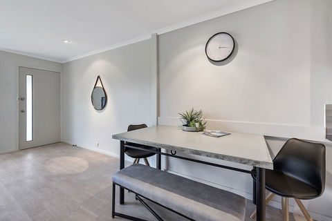 Lake Escape On Pool Avenue - Accommodation QLD 4