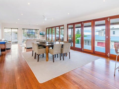 Seagrass House Great House Near The Beach - Accommodation QLD 3