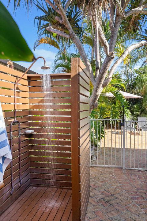 Florida On Carlyle Street - Accommodation QLD 5