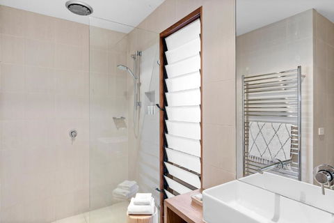 Florida On Carlyle Street - Accommodation QLD 4