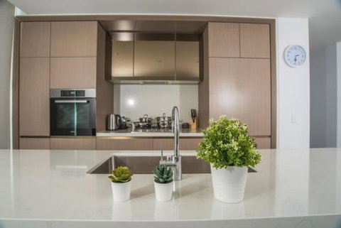 STUNNING Luxury 2beds2bathAPT AtCBD (Haymarket) - Accommodation QLD 4